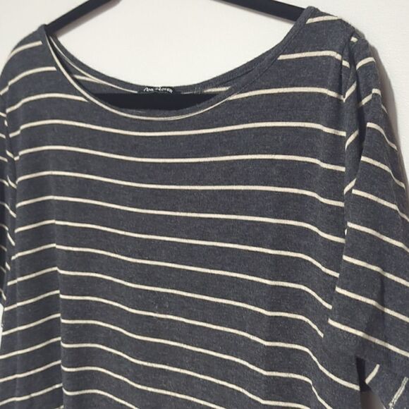 Pink Clover Gray and Tan Short Sleeve Blouse - Picture 2 of 6